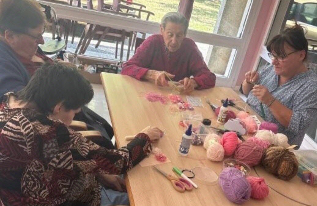 Atelier tissage pour les résidents de l’Ehpad