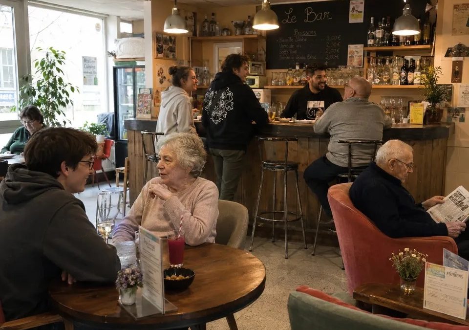 Un bar associatif à l&rsquo;Ehpad : et la convivialité devient projet de vie
